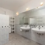 Art Апартаменты *